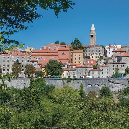 Four Bedroom Holiday In Paradiz 別荘 Nedeščina
