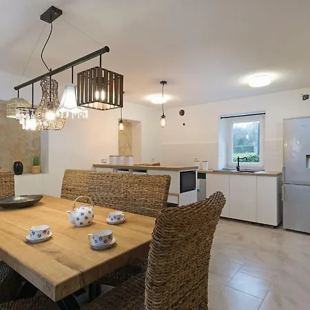 Four Bedroom Holiday In Paradiz 別荘