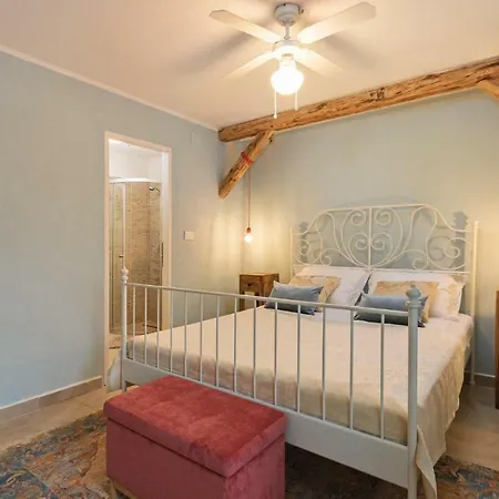 Four Bedroom Holiday In Paradiz