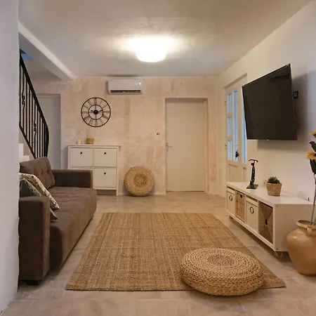 別荘 Four Bedroom Holiday In Paradiz *